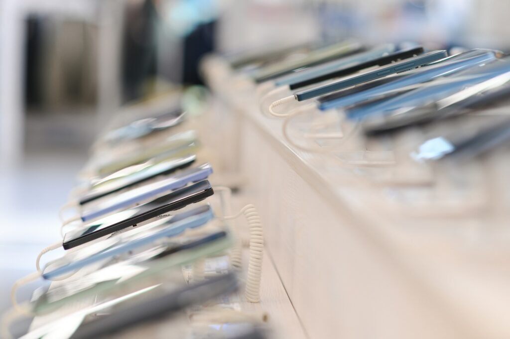 Smartphones in the store. In open access. Phones for sale